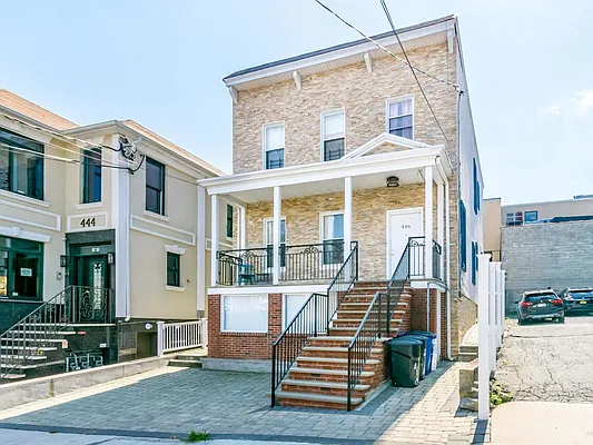 Rented by Re/Max In The City | media 11