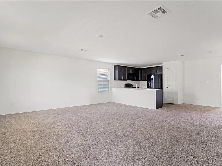 905 Powell St — Photo 5