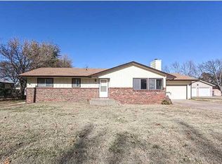 112 E Bradbury St, Rose Hill, KS 67133