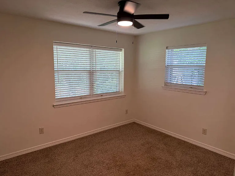 218 Rose Marie Ln SW — Photo 10