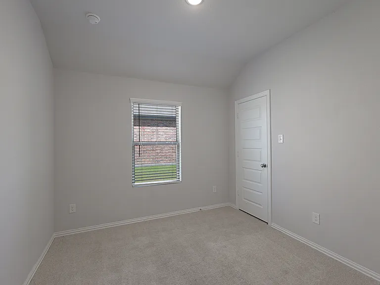 1919 Rolling Ridge Dr — Photo 8