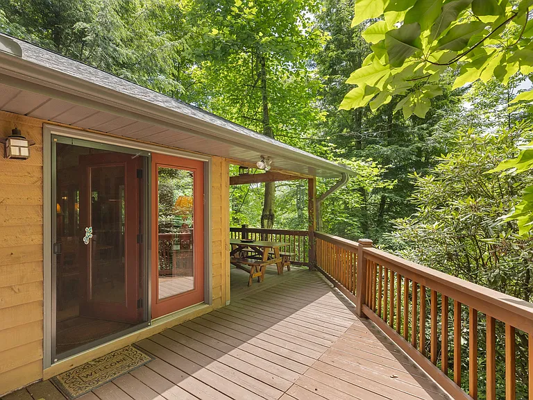 361 Wyanoak Rd — Photo 36