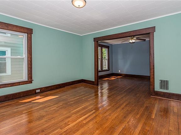 3rd image of 4505 James St