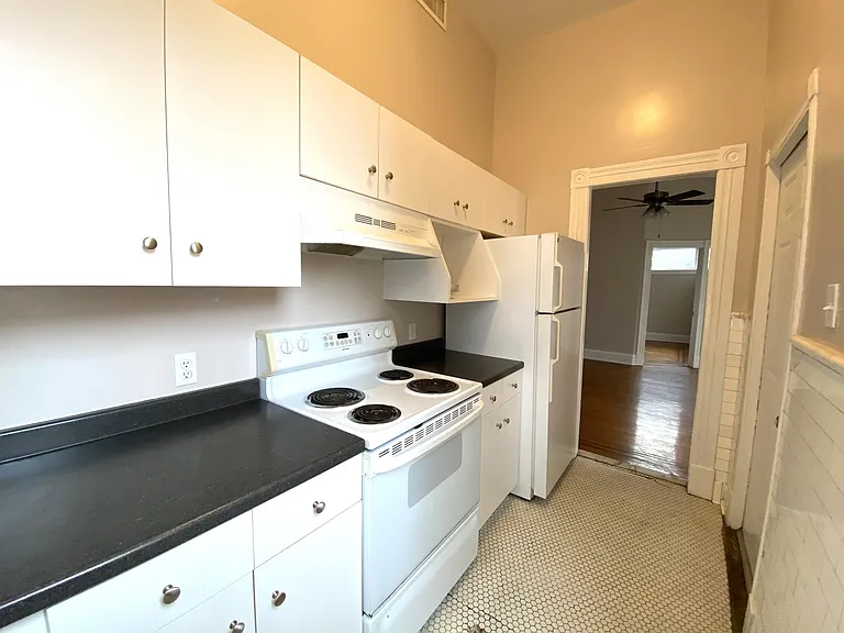 118 E 31st St #2 — Photo 4