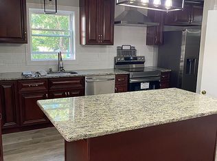 126 Main Rd, Tiverton, RI 02878