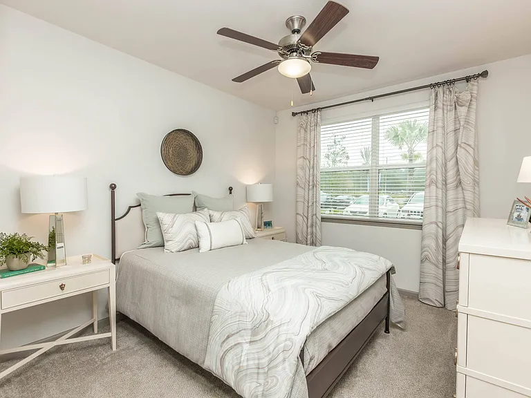 Sola South Lux Apartments — Photo 21