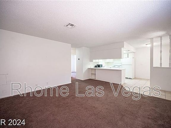 5th image of 4300 N Lamont St APT 293