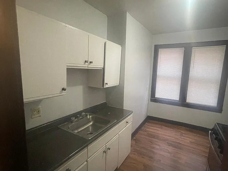 228 W Delavan Ave #LOWER FLOOR — Photo 11