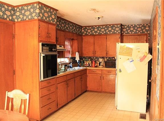 2nd image of 186 Riverhills Dr #25