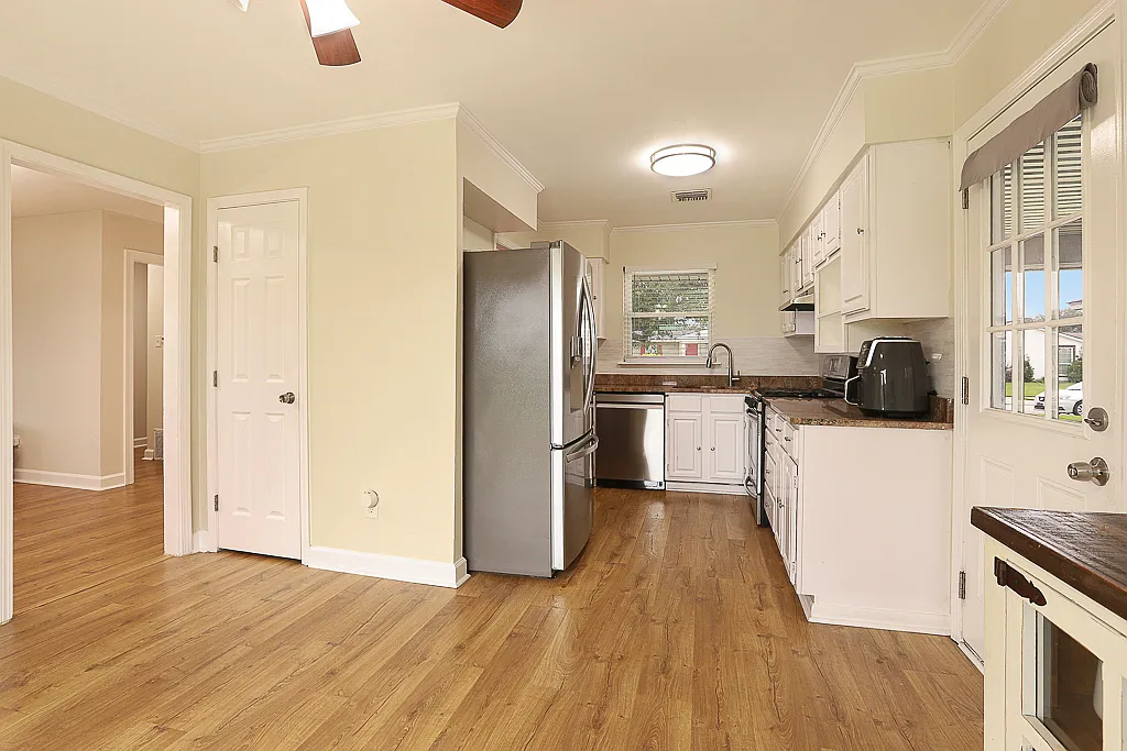 3 bed, 1321 sqft, $2,200 — Photo 2