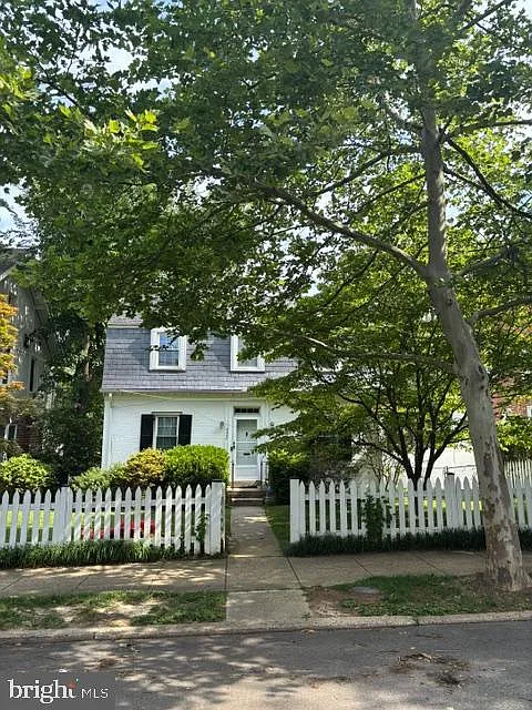 4 bed, 2000 sqft, $5,200 — Photo 4