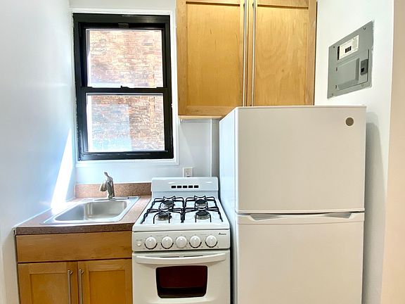 3rd image of 236 E 80th St APT 11