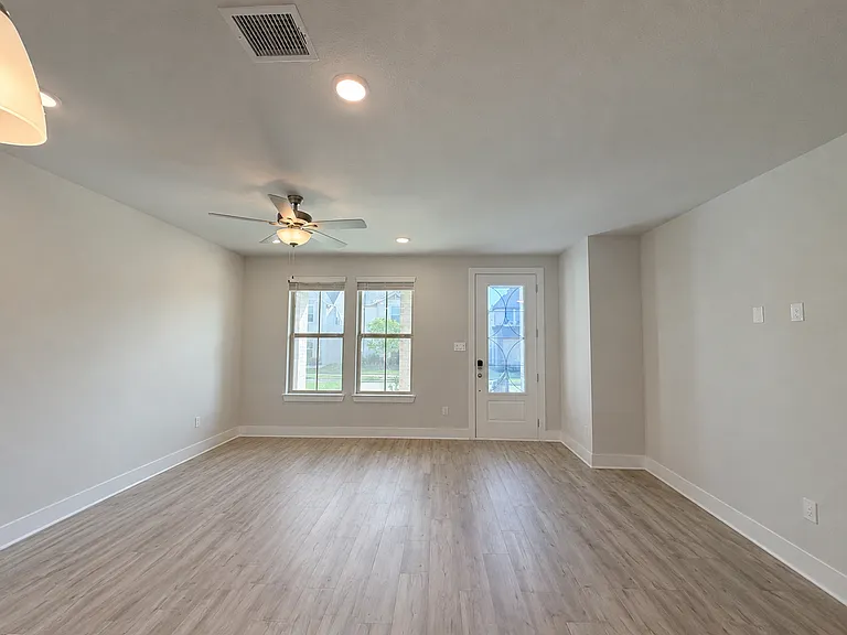 3104 Eddington Dr — Photo 5