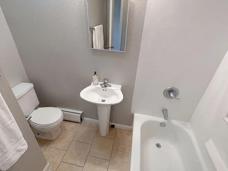 217 NW College Ave — Photo 5