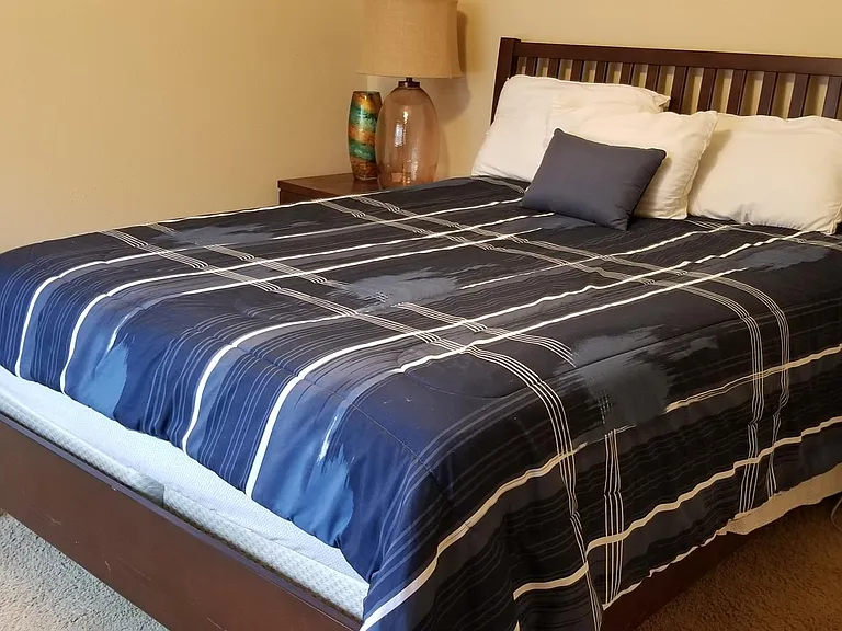 The 2nd bedroom.