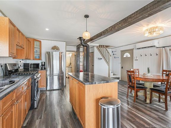 5th image of 466 Cumberland Point Rd