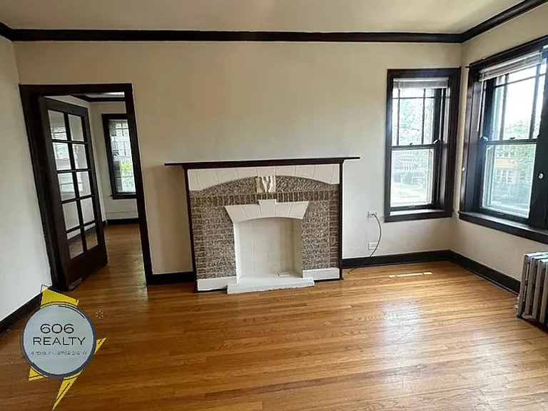 Beautiful Large Berwyn Apts on Wesley! — Photo 10