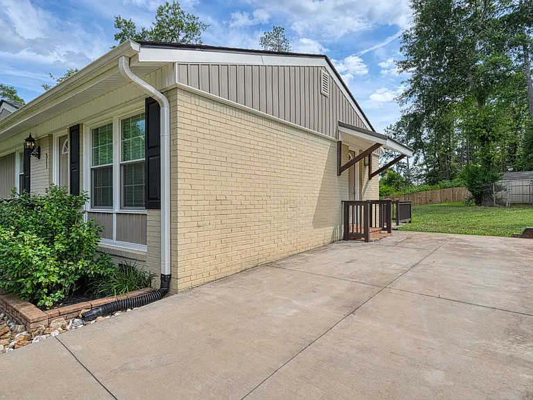 311 Pioneer Pl — Photo 26