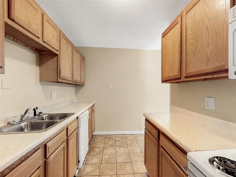 Oak Valley Apartments — Photo 18