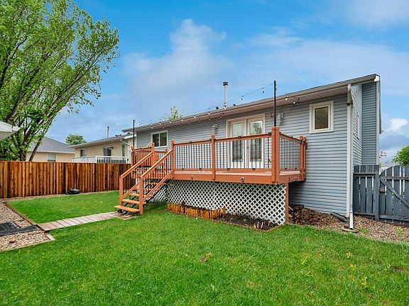 5th image of 119 N Strathaven Cres