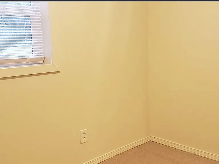 2514 NE Barnett St — Photo 2