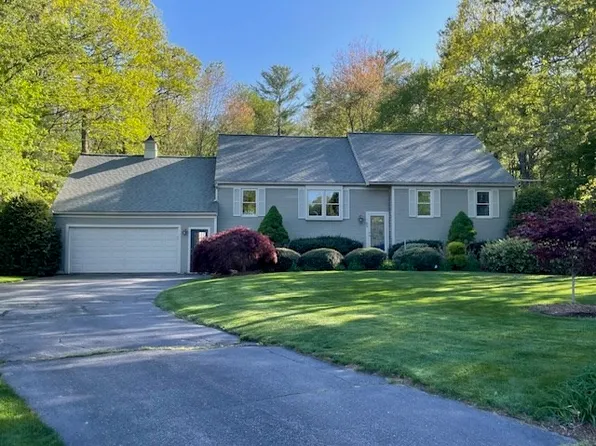 90 Maura Dr, Bridgewater, MA 02324