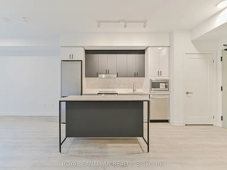 5105 Hurontario St #104 — Photo 9