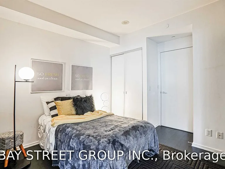 1 Bloor St E #505 — Photo 12