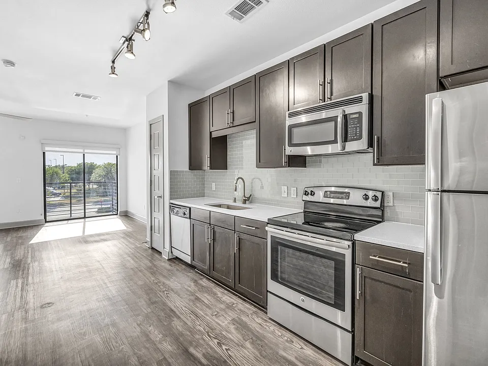 A modern kitchen at Markethaus 3700 in Plano Texas