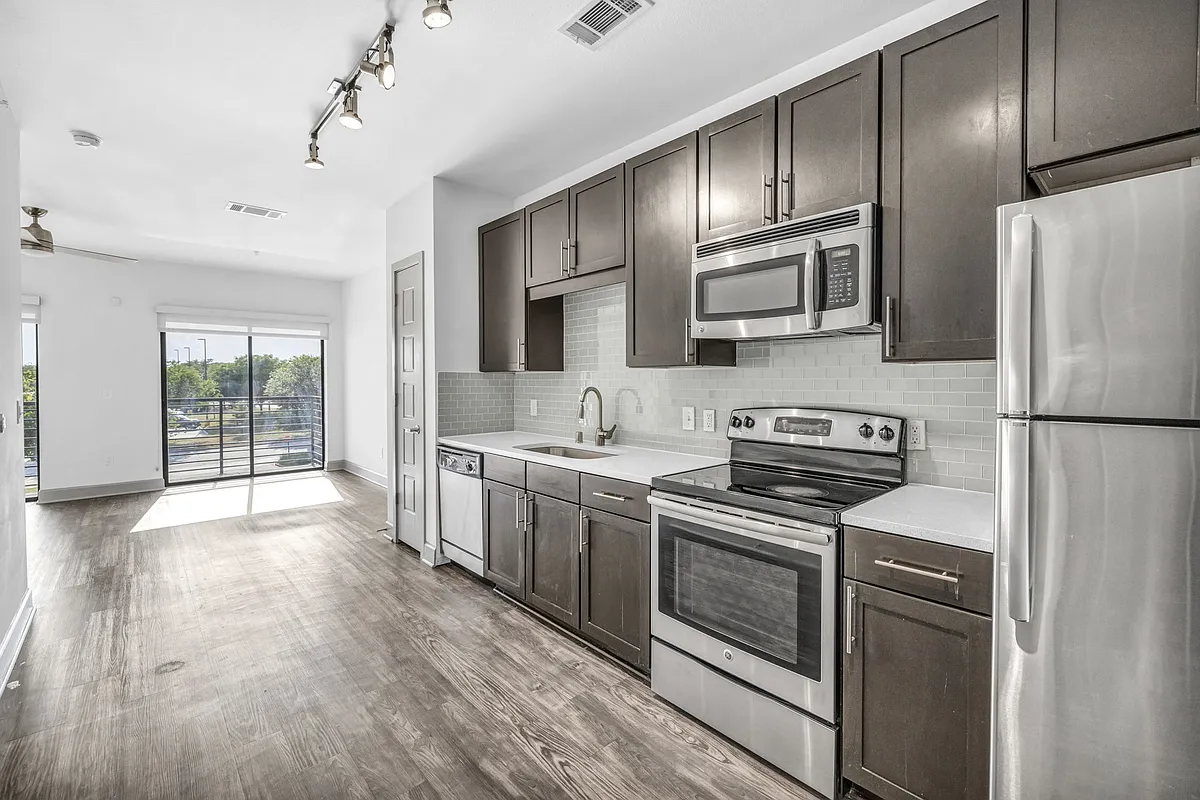 Axis 3700 Apartments in Plano, Texas - Markethaus 3700