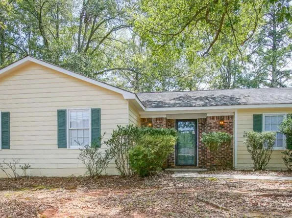 107 Hearthstone Dr, Lagrange, GA 30241