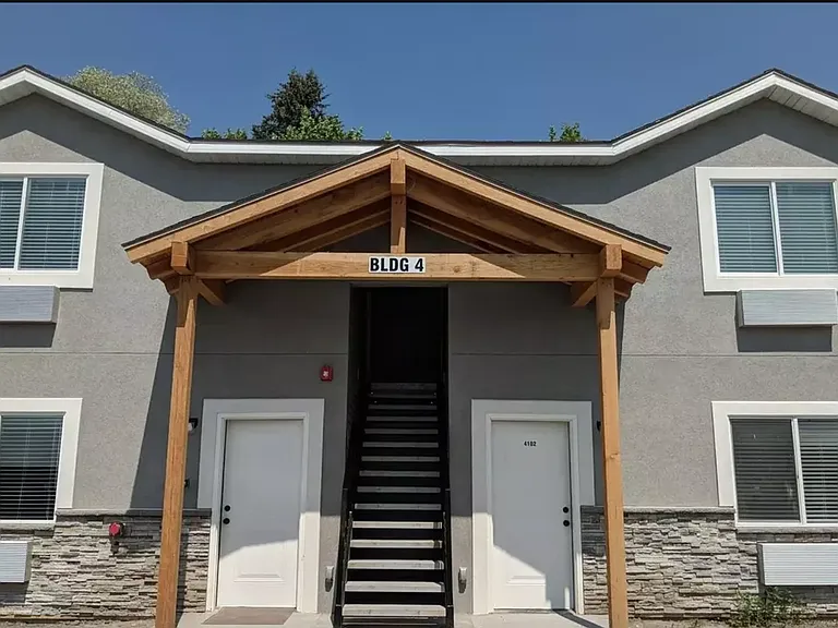 310 Ella Ln — Photo 1