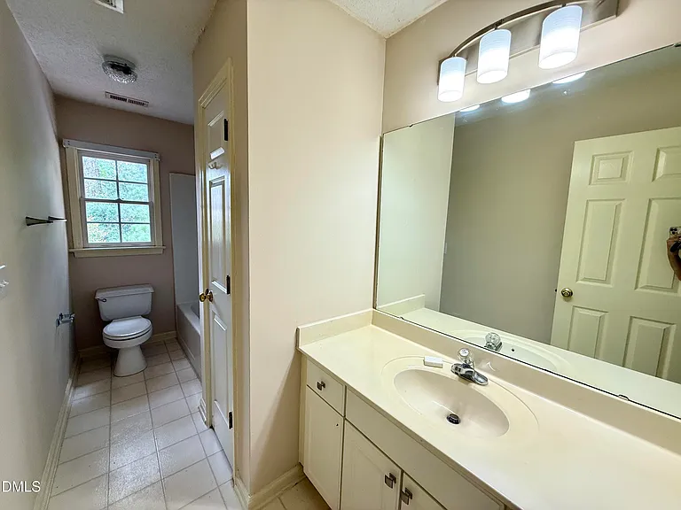 110 Palmer Meadow Ct — Photo 17