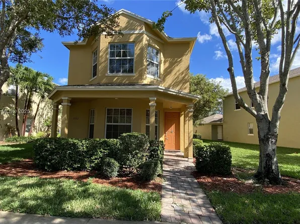 1932 SE Grand Dr, Port Saint Lucie, FL 34952