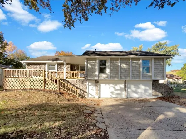 7908 E 120th St, Grandview, MO 64030