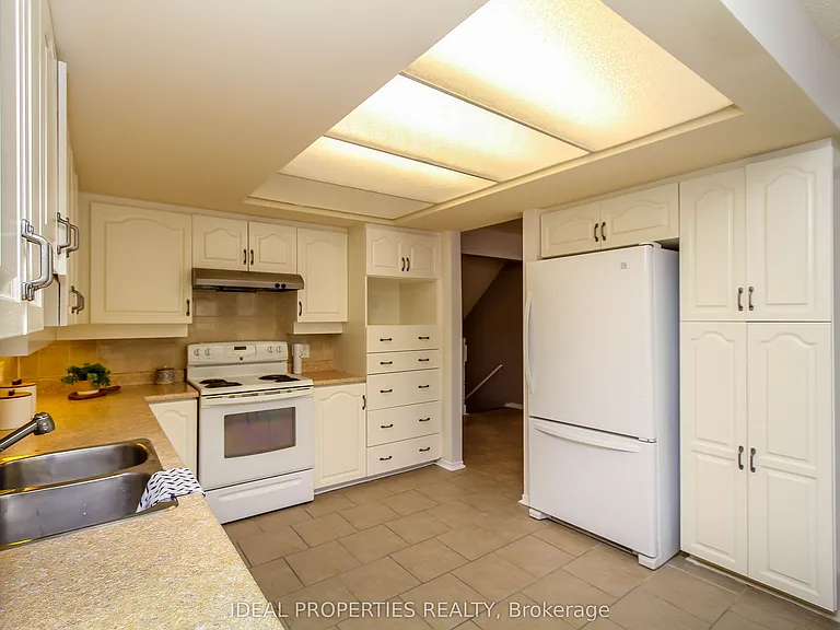 39 Huntings End Ave — Photo 16