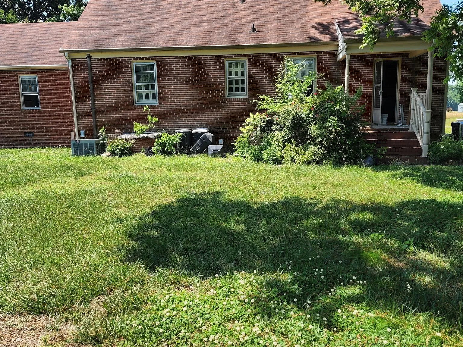4 bed, 2.5 bath, 1975 sqft, $2,700 — Photo 3