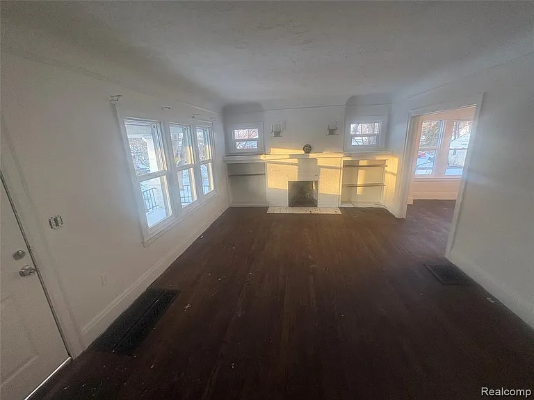33 S Marshall St — Photo 4