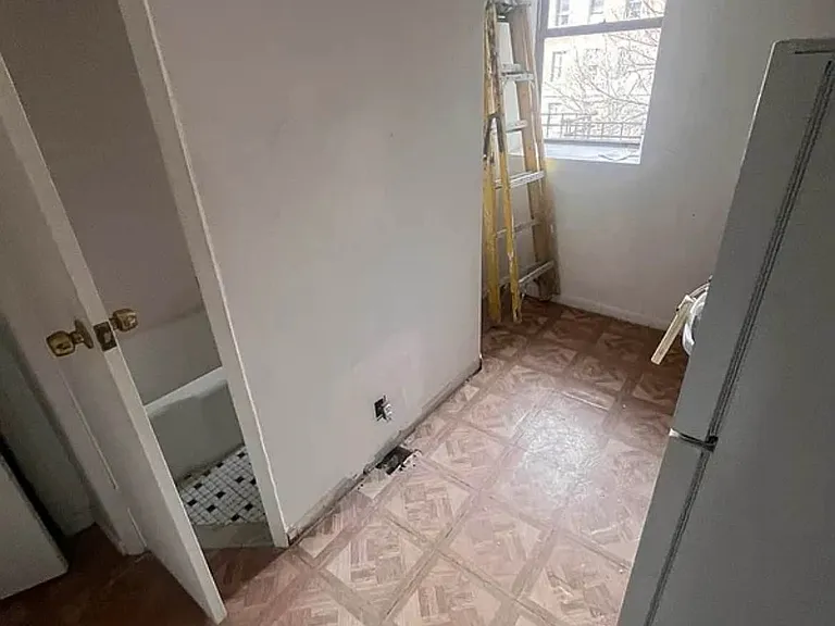 476 Clinton Ave #2H — Photo 3