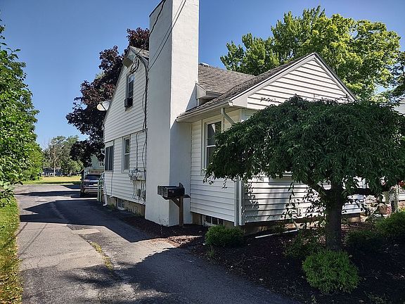 2nd image of 374 William St