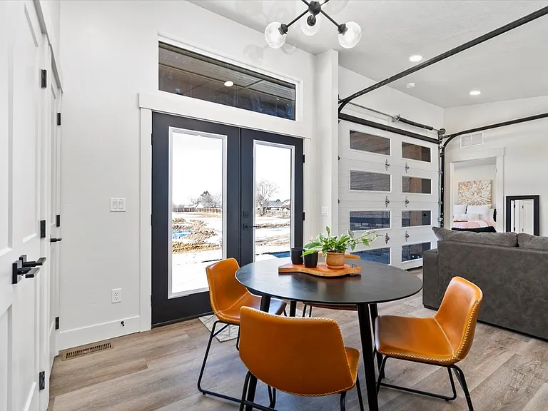 362 W London St — Photo 32