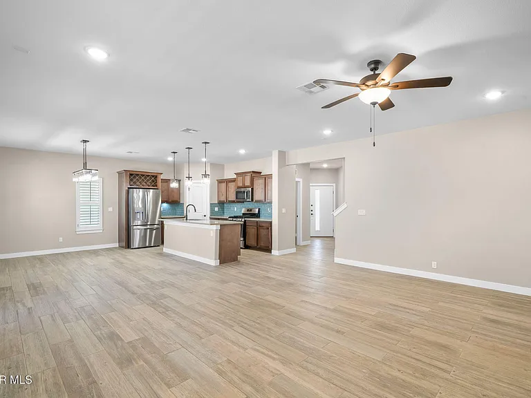 10013 Hueco Junction Rd — Photo 15