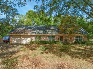 5468 Meadow Oaks Park Dr, Jackson, MS 39211
