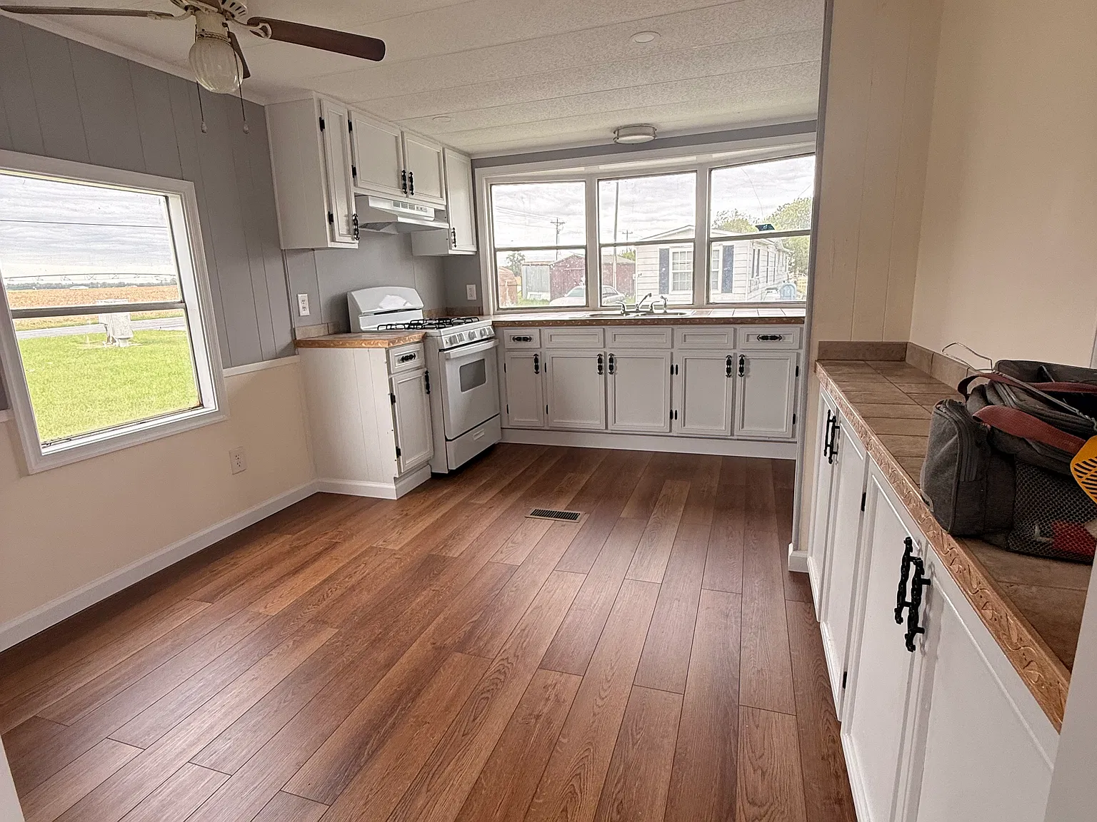 3 bed, 1.5 bath, 768 sqft, $1,375 — Photo 1