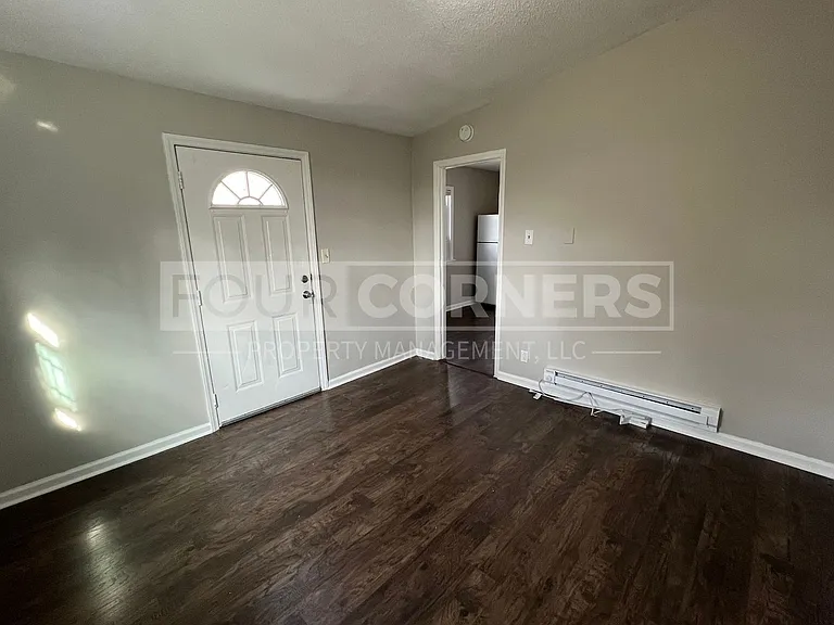 Maple Street Triplex Apartments — Photo 3