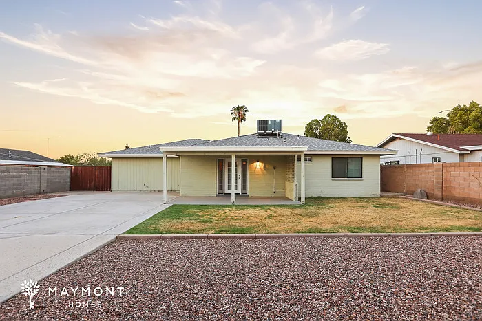 3 bed, 2.0 bath, 1328 sqft, $2,145 — Photo 3