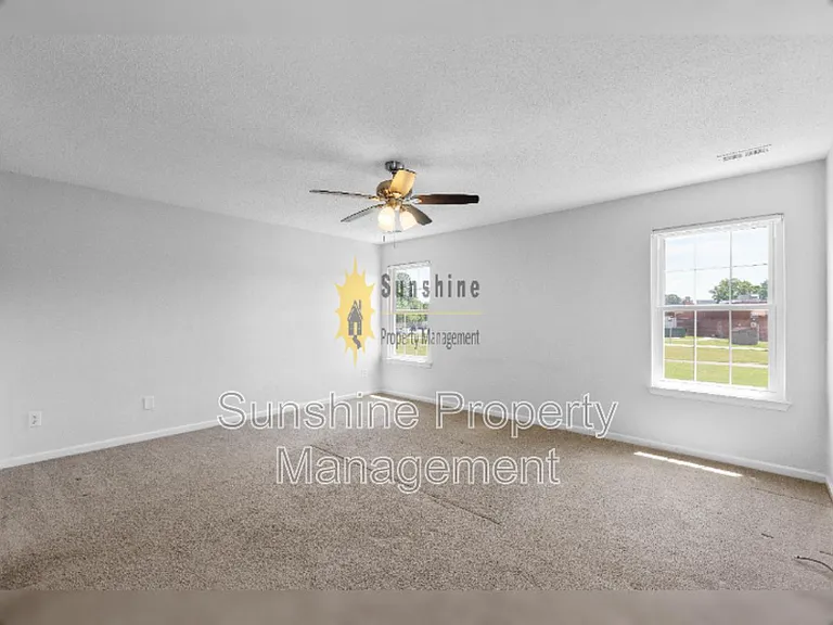 1486 Berkshire Dr — Photo 10
