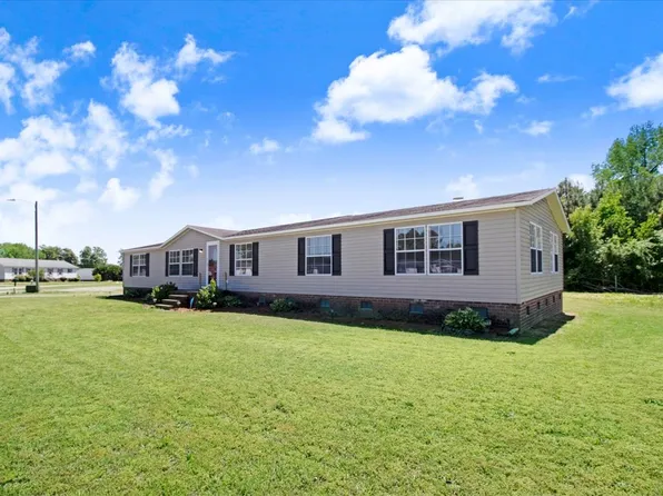 605 Autumn Winds Dr, Goldsboro, NC 27530
