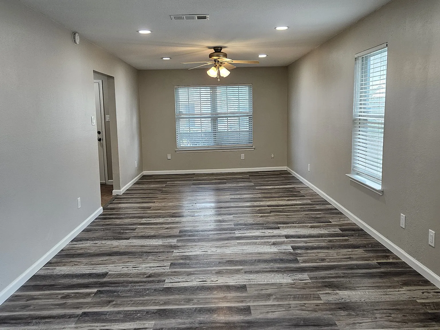 4 bed, 1415 sqft, $2,100 — Photo 4