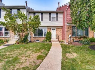 111 Pendleton Pl, Old Bridge, NJ 08857